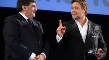Russell Crowe ammette: "Mi serve una dieta"